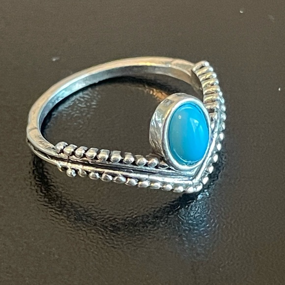 Turquoise stone princess crown ring - Picture 2 of 8